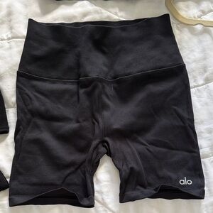 ALO Yoga Women's Black Ribbed Bike Shorts